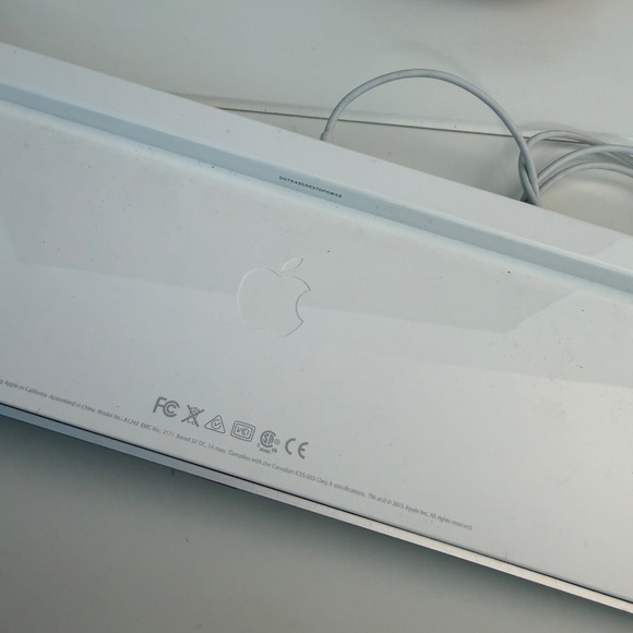 Apple Wired Keyboard with Numeric Keypad Compatible - Picture 3 of 9